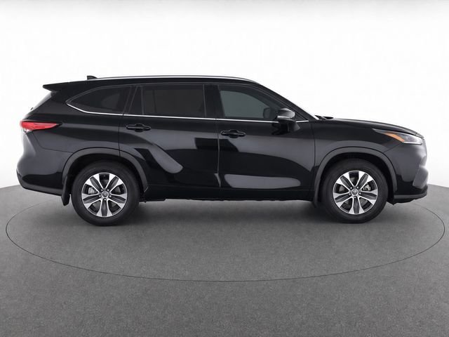 Used 2022 Black Toyota XLE image 8