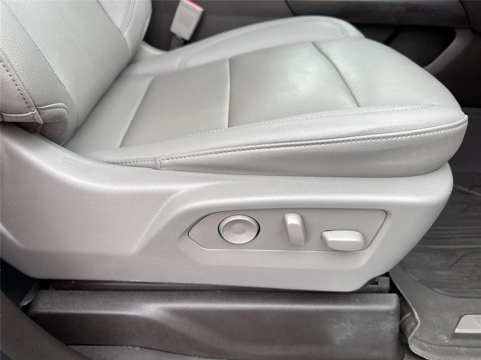 Used 2024 Titanium Rush Metallic GMC SLT image 32