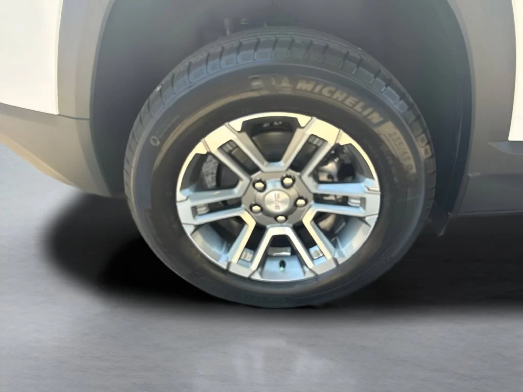 New 2027 Summit White GMC Elevation image 32