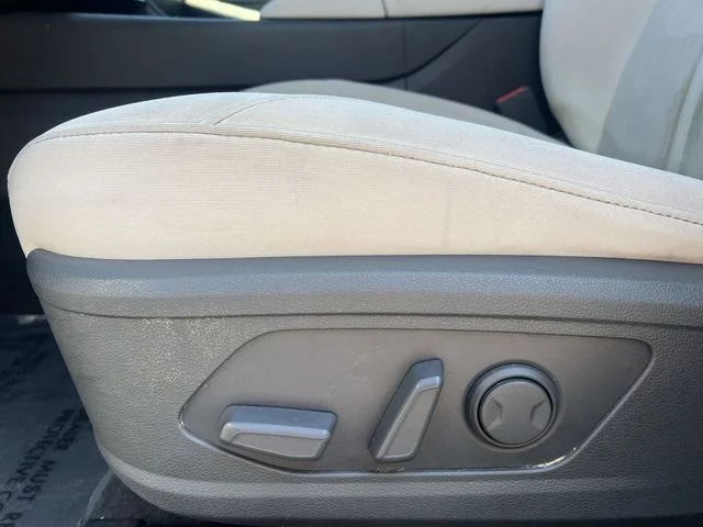 Used 2025 Silver Hyundai SEL image 34