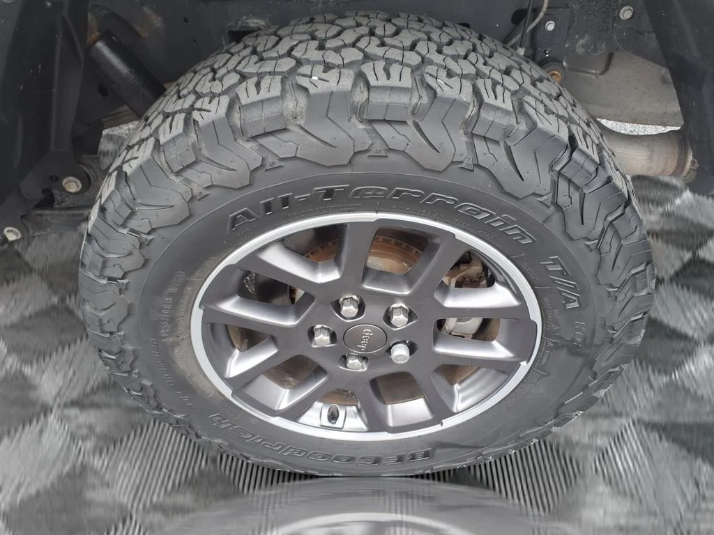 Certified Used 2020 Beige Jeep Overland image 18