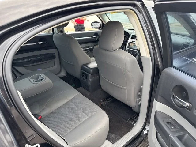 Used 2010 Black Dodge SXT image 16