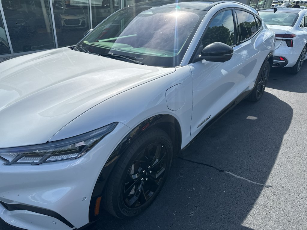 Used 2023 Space White Metallic Ford Premium image 5