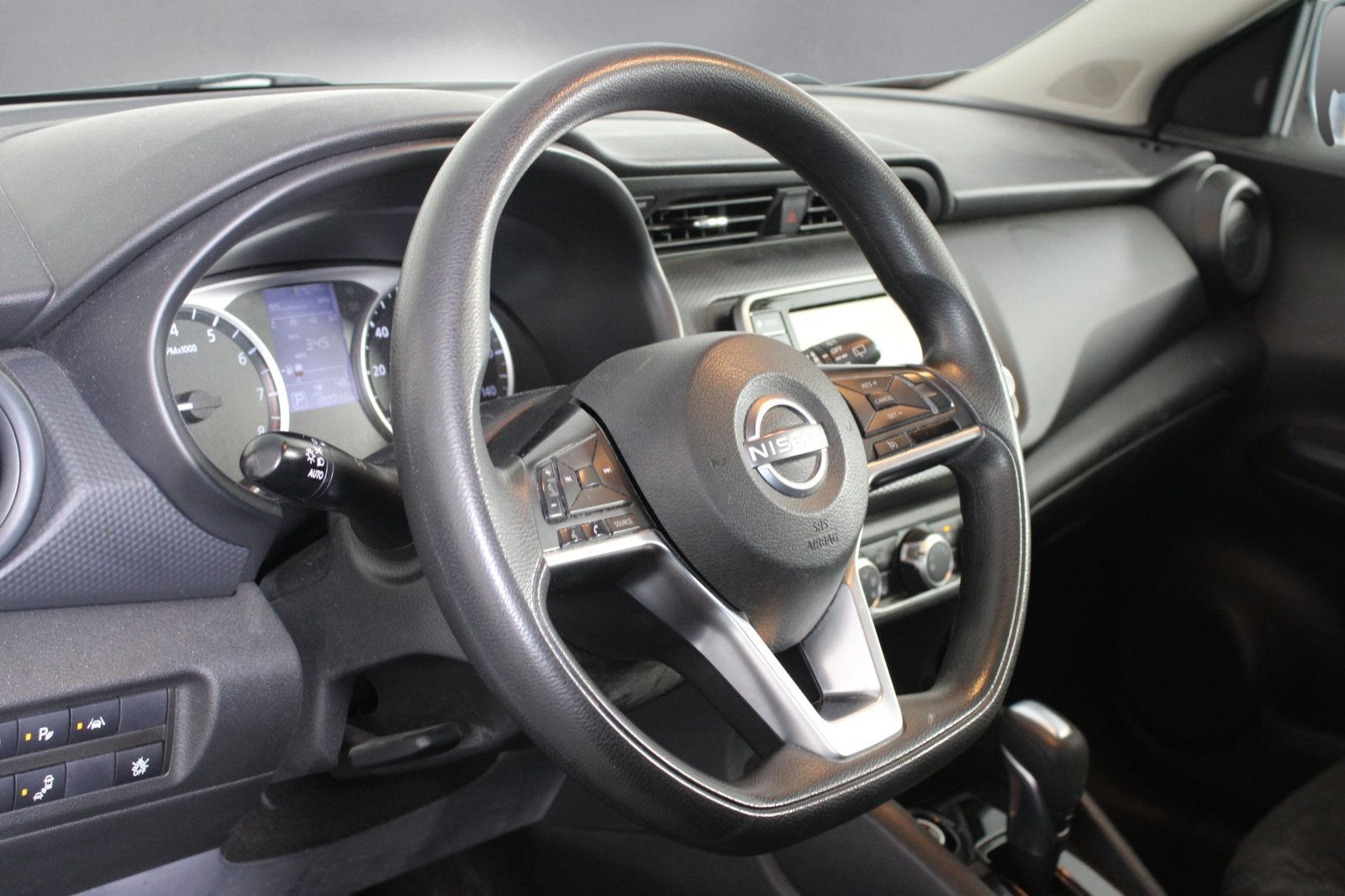 Used 2022 White Nissan S image 14