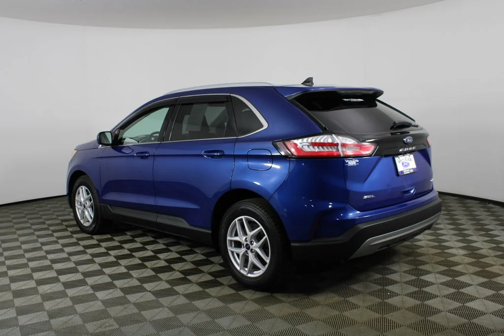 Used 2021 Blue Metallic Ford SEL image 4