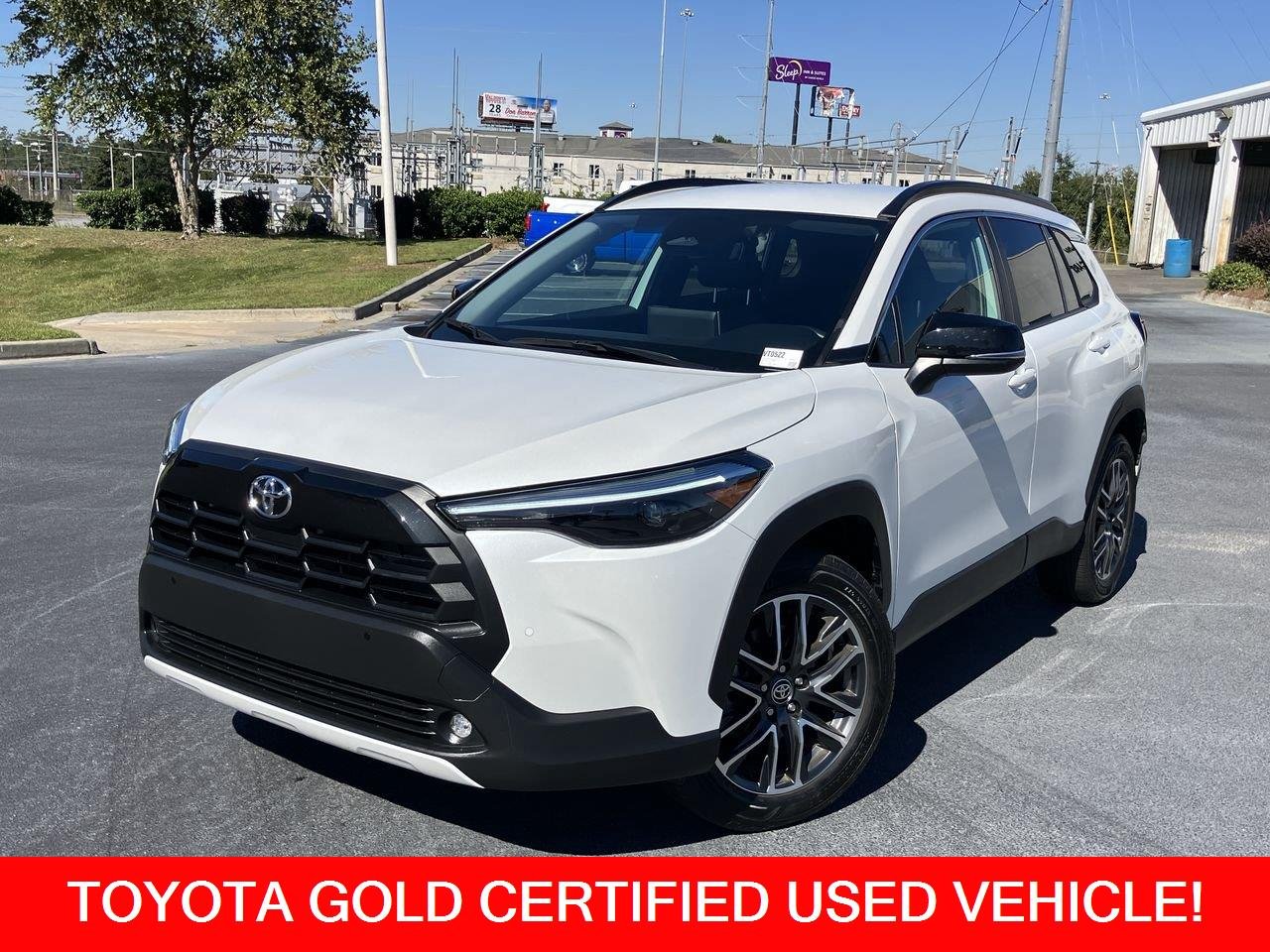 Used 2026 White (Wind Chill Pearl) Toyota XLE image 1