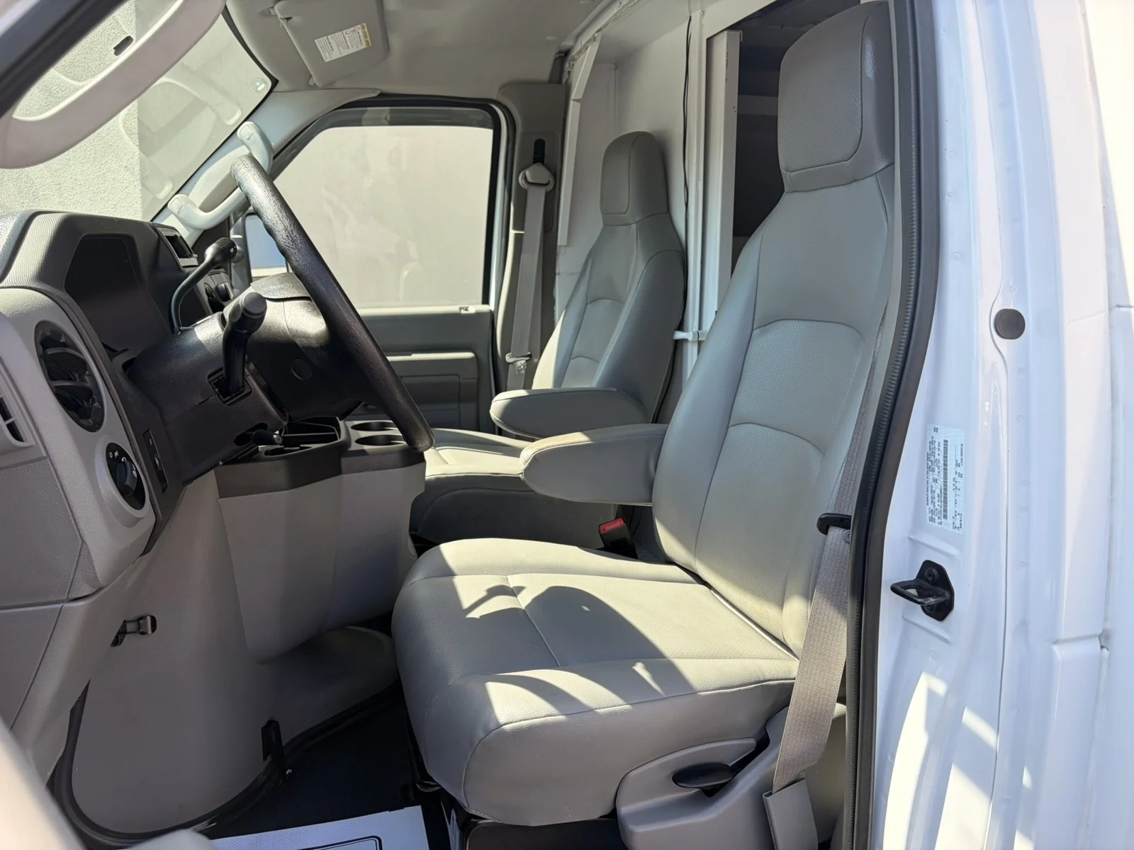 Used 2013 White Ford  image 22