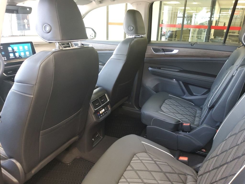 Used 2026  Volkswagen 2.0T SEL Premium R-Line image 19