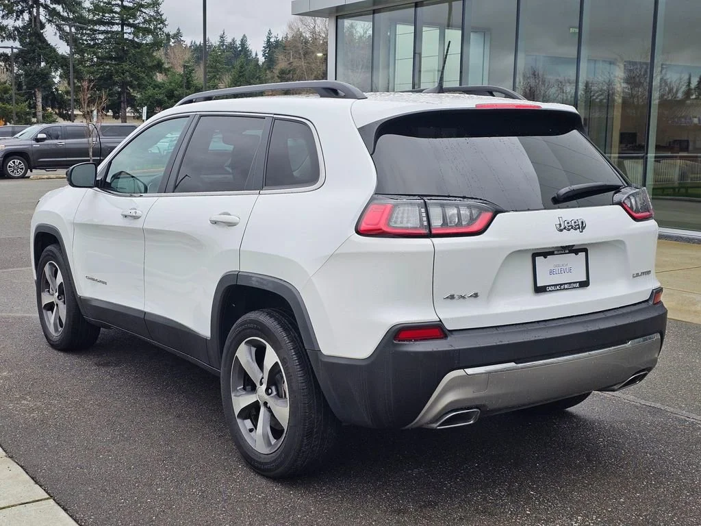 Used 2022  Jeep Limited image 3