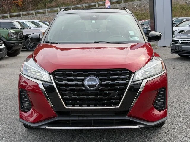 Used 2023 Red Nissan SR image 17