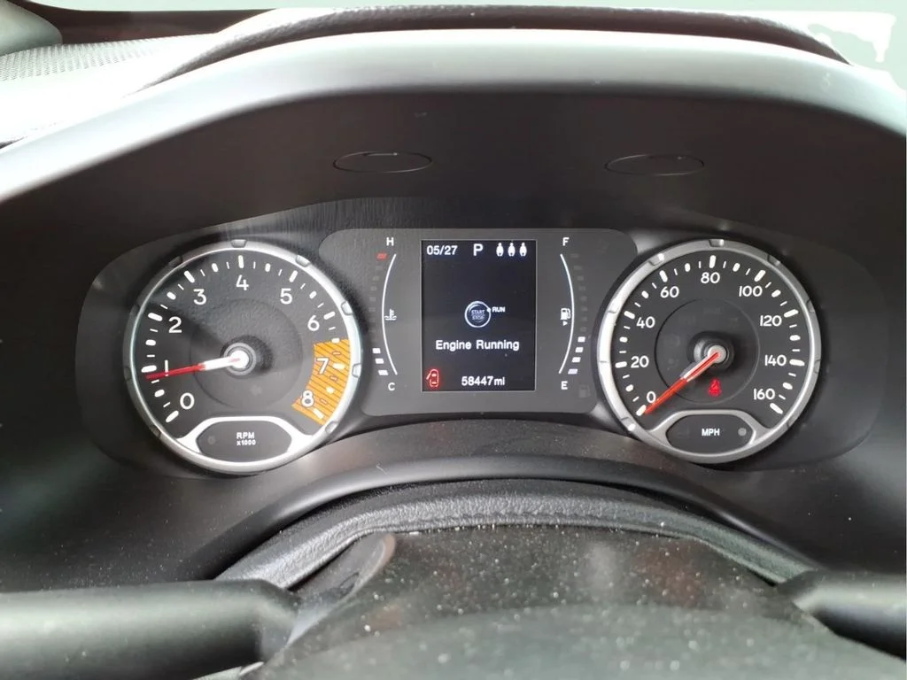 Used 2019 Red Jeep Latitude image 21