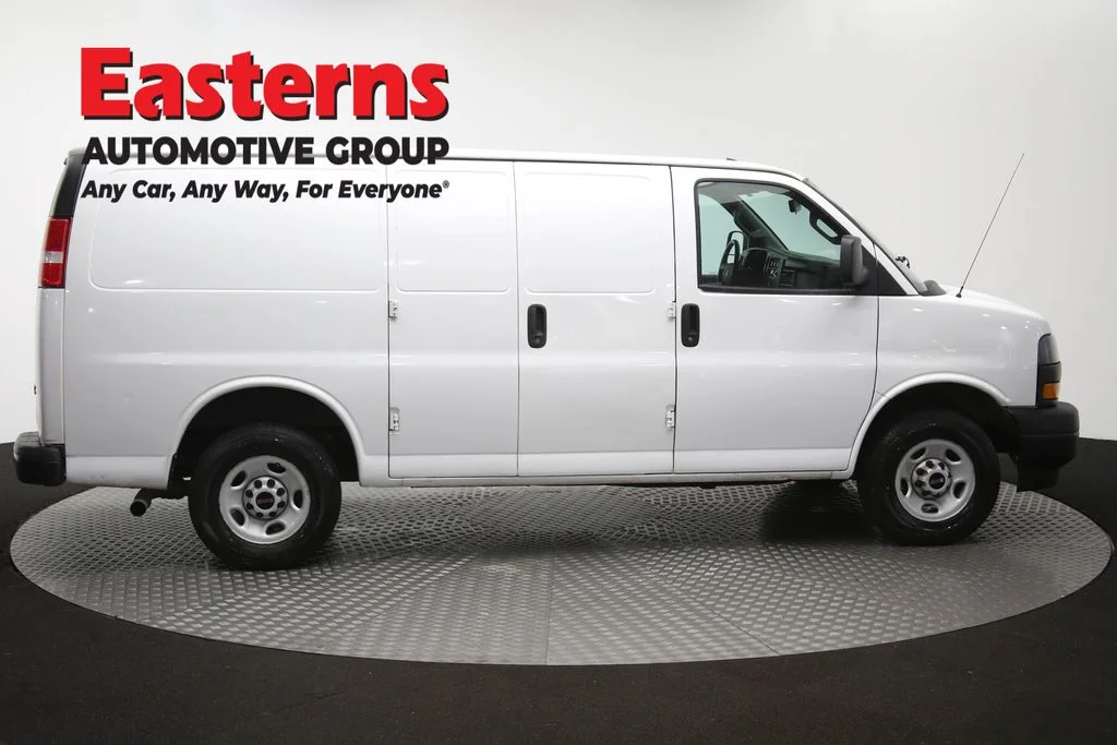 Used 2022 White GMC Work Van image 37