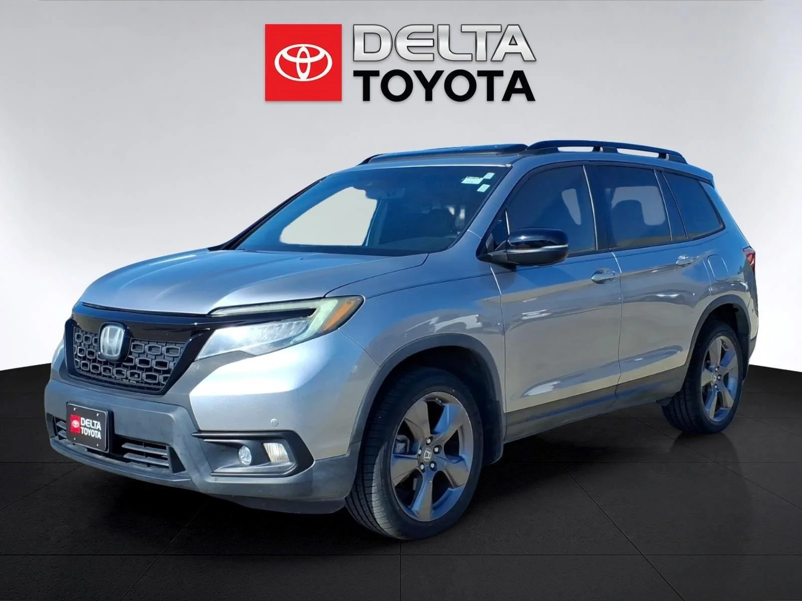 Used 2019 Lunar Silver Metallic Honda Touring image 1