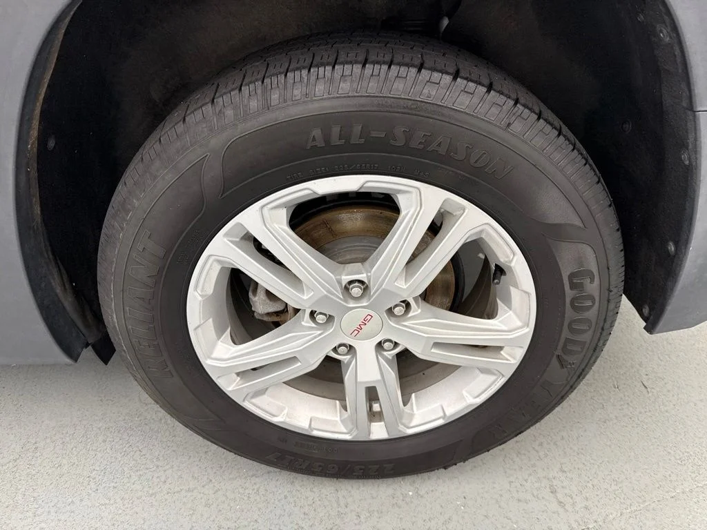 Used 2020 Summit White GMC SLE image 6