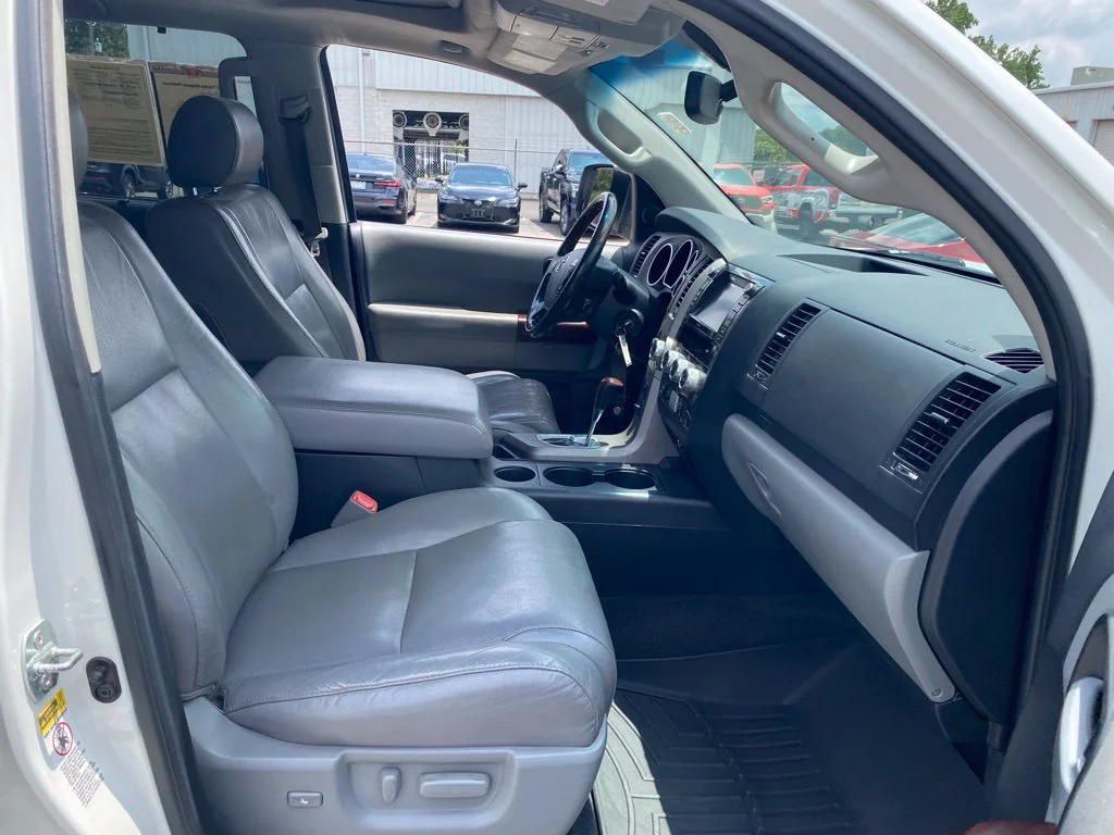 Used 2012 White Toyota Platinum image 17
