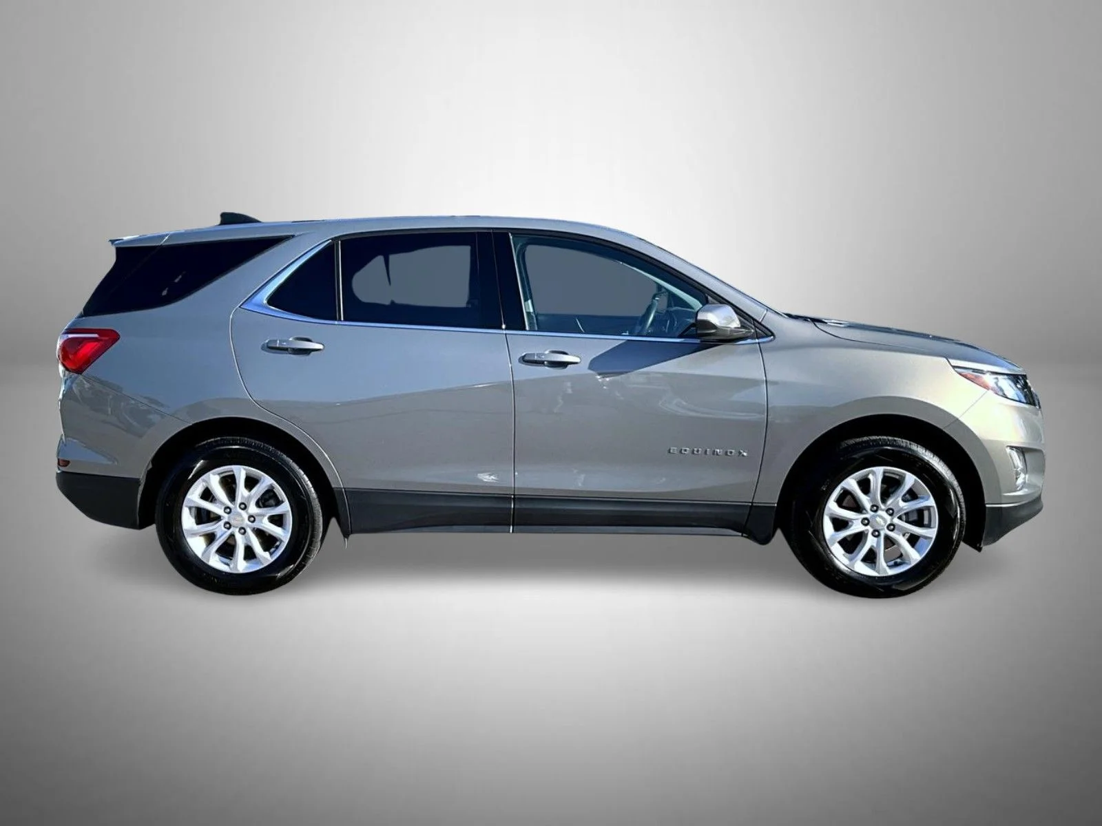 Used 2018 Gray Chevrolet LT image 4