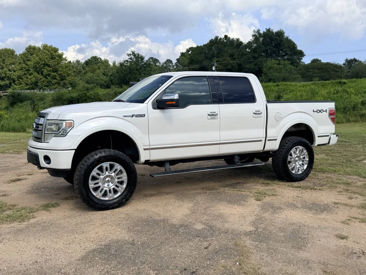 Used 2013 White Ford Platinum 4x4 4dr SuperCrew Styleside 5.5 ft. SB image 1