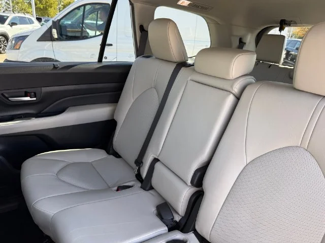Certified Used 2024 WIND CHILL PEARL Toyota XLE image 27