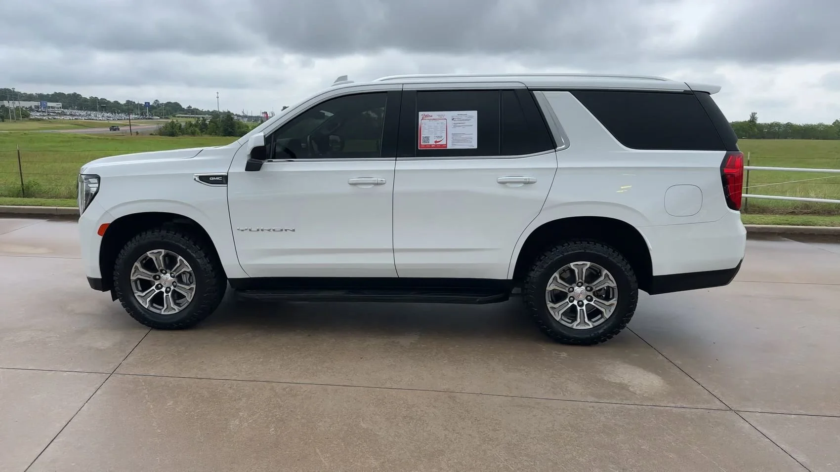 Used 2021 Summit White GMC SLE image 4