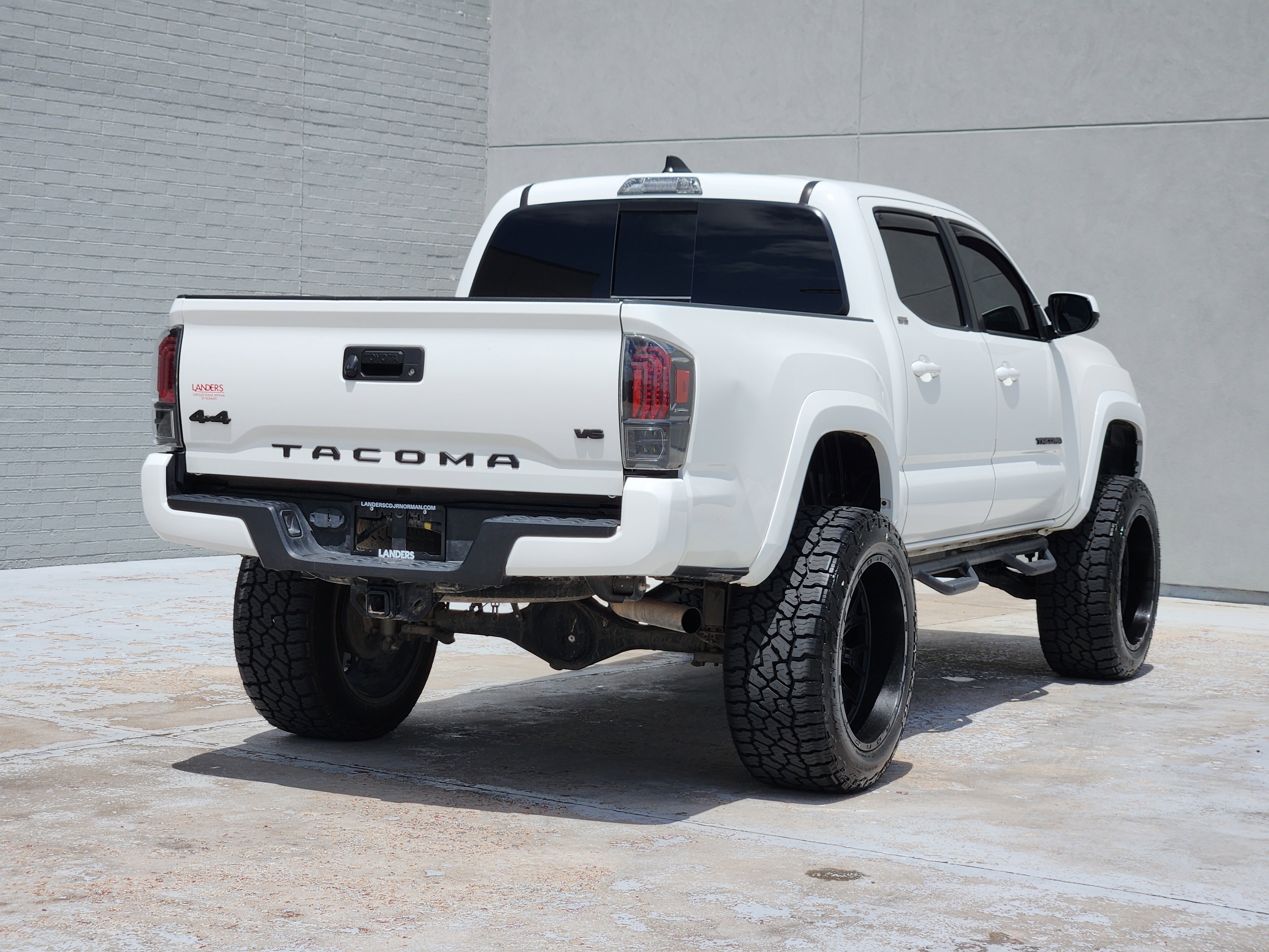 Used 2022 White Toyota SR5 image 8