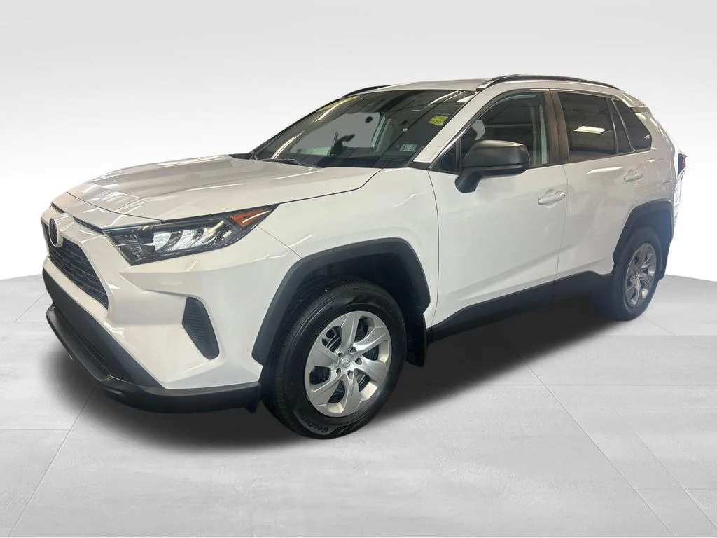 2020 Toyota RAV4 LE AWD's photo