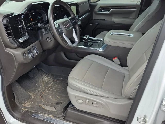 Used 2022 White Frost Tricoat GMC SLT image 4