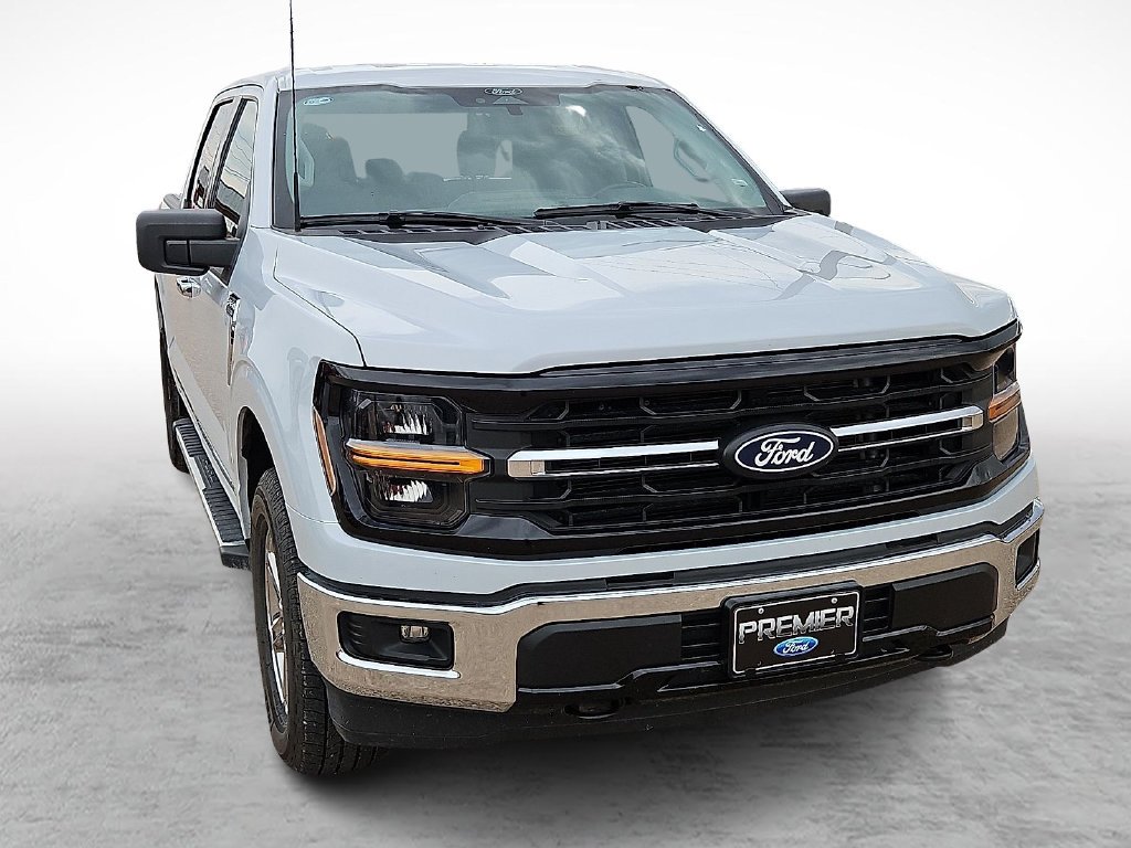 Used 2025 White Metallic Ford XLT image 2