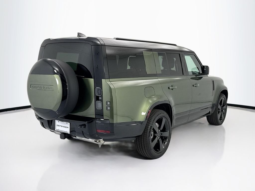New 2026 Woolstone Green Land Rover X-Dynamic SE image 5