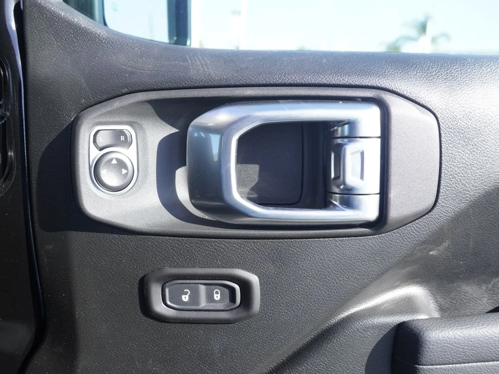 New 2026 black clearcoat Jeep Sport RHD image 10