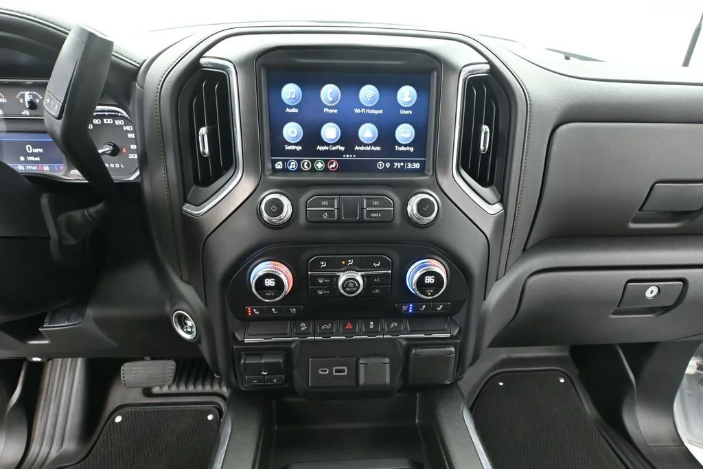 Used 2022 White GMC AT4 image 25
