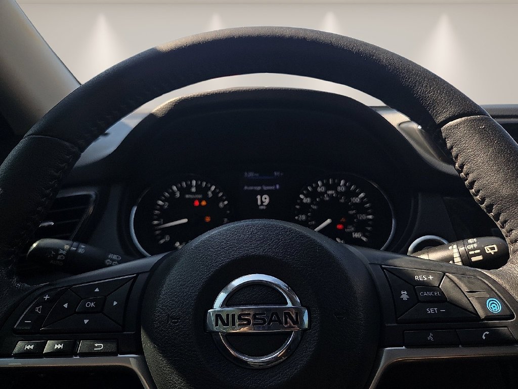 Used 2019 Silver Nissan SL image 24