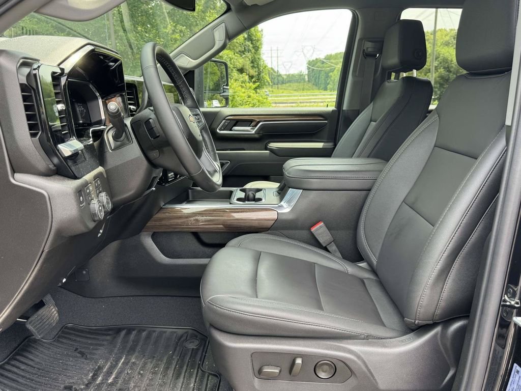 Used 2026 Black Chevrolet LT image 21