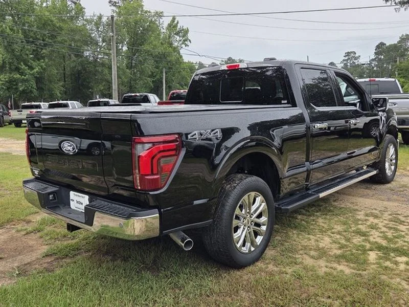 Used 2025 Agate Black Metallic Ford LARIAT image 12