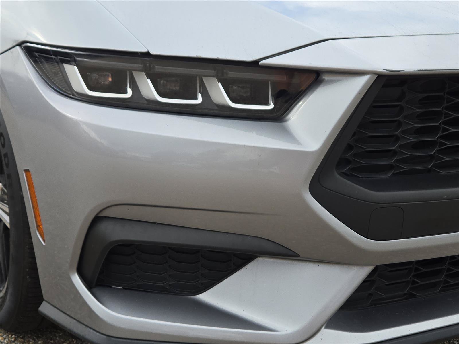Used 2024 Silver Ford EcoBoost image 3