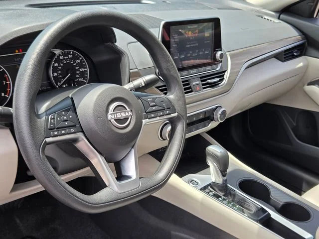 2025 Nissan Altima SV - Photo 9