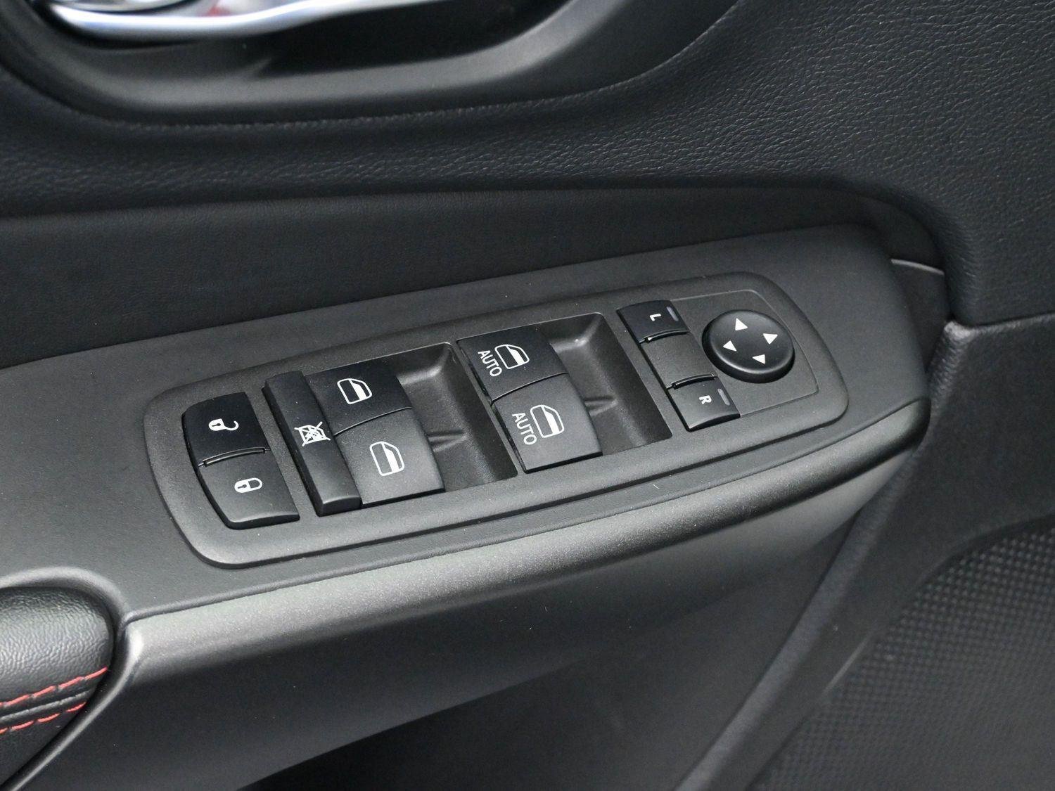 Used 2022 White Jeep Trailhawk image 11