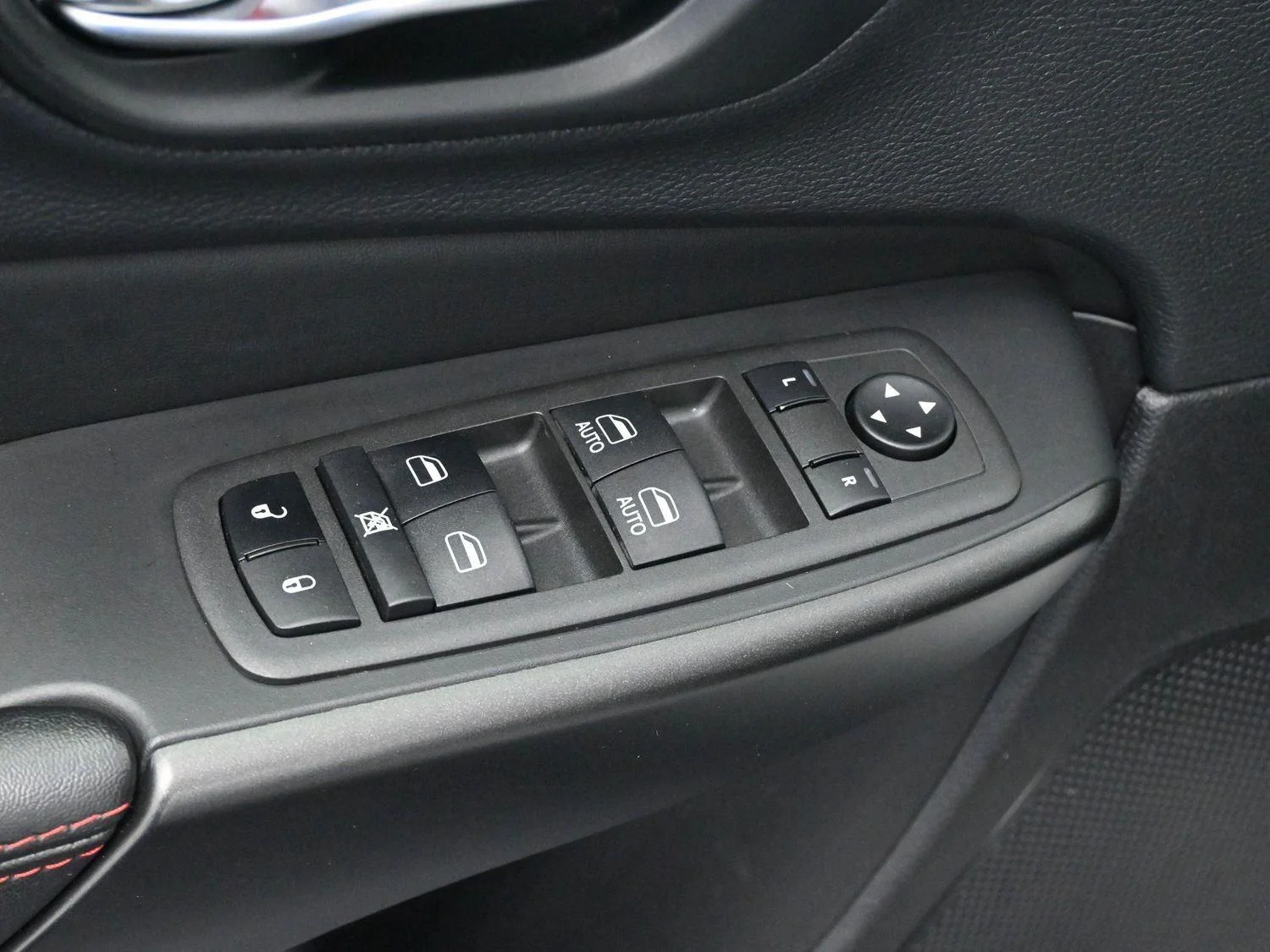 Used 2022 White Jeep Trailhawk image 11