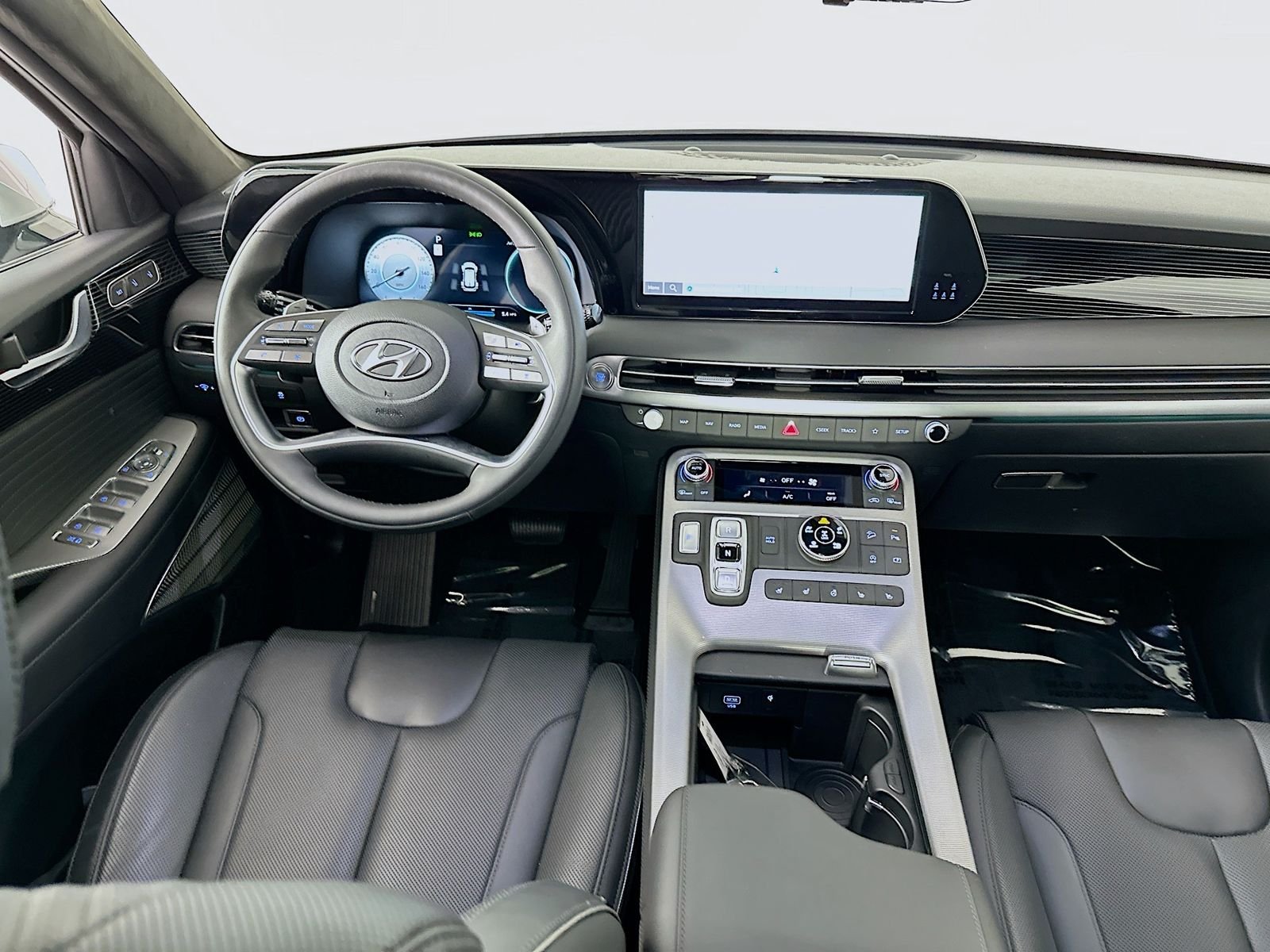 Used 2025 Silver Hyundai Calligraphy image 24