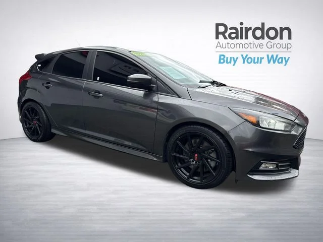 2018 Ford Focus Hatch ST's photo