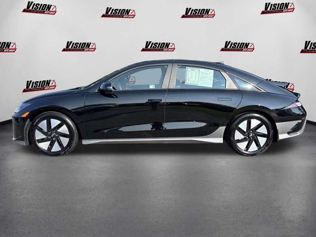 Used 2025 Black Hyundai SE image 9