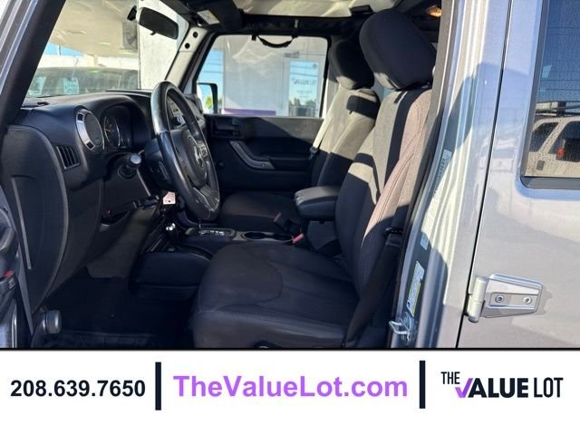 Used 2015 Silver Jeep Unlimited Sport image 18