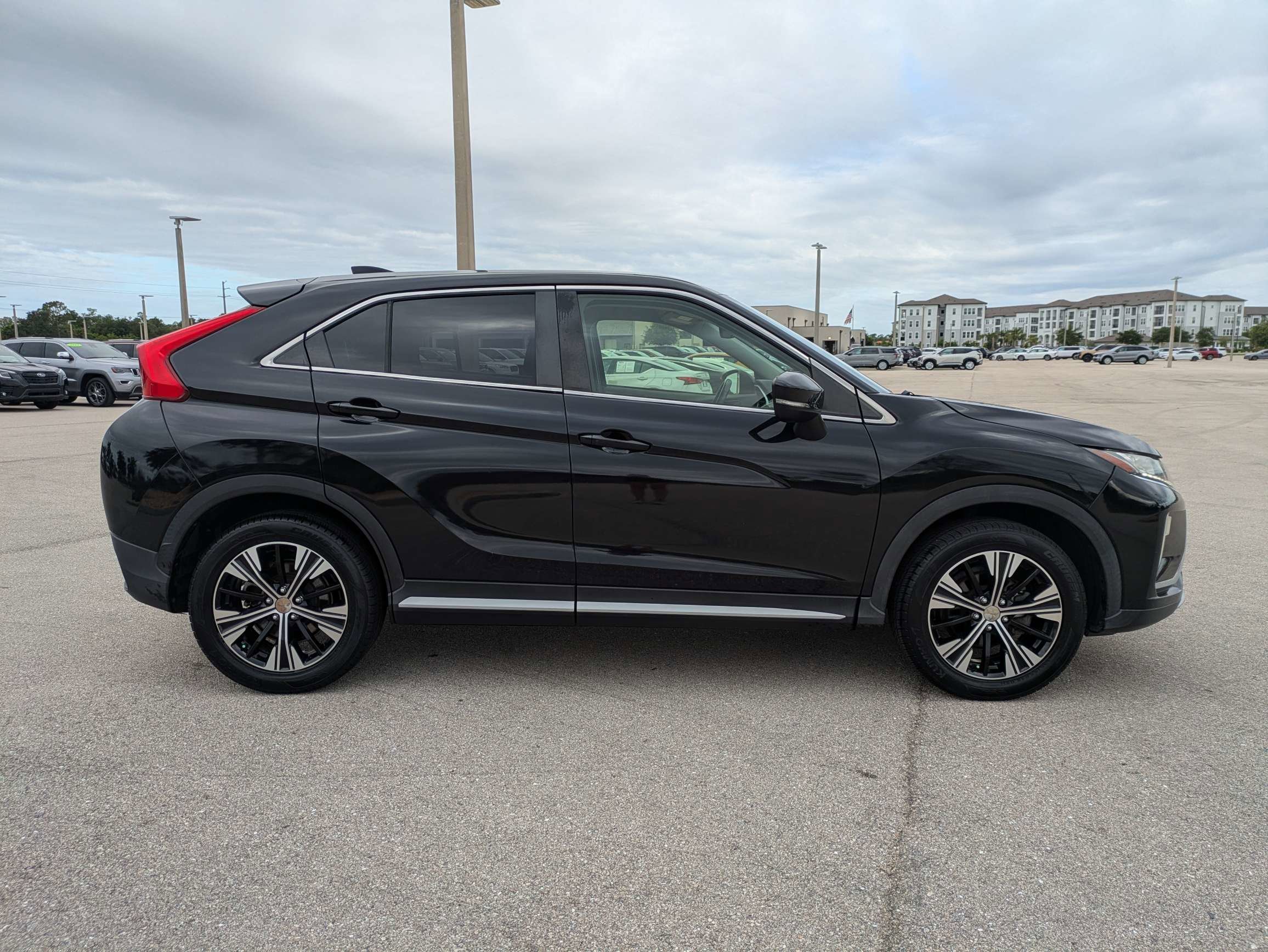 Used 2020 Tarmac Black Metallic Mitsubishi SE image 4