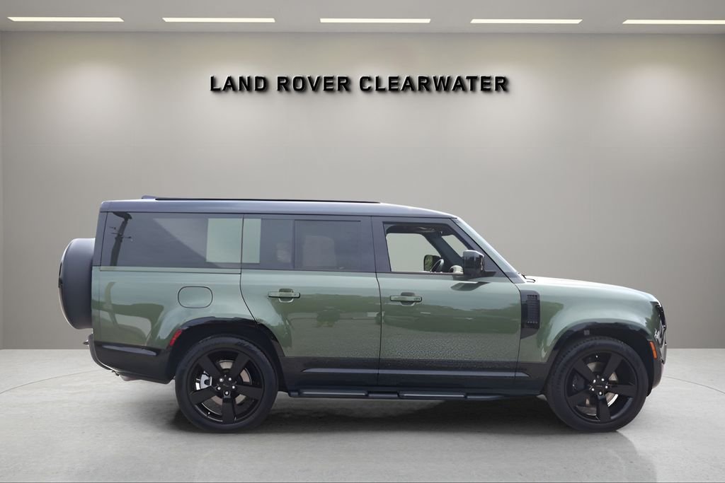 New 2026 Woolstone Green Land Rover X-Dynamic SE image 6