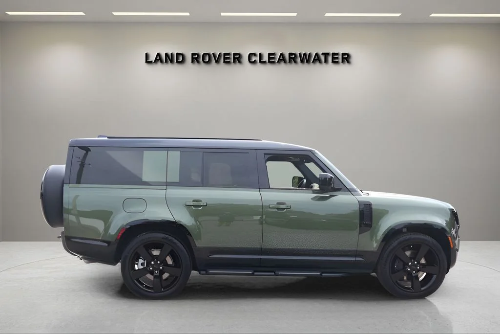 New 2026 Woolstone Green Land Rover X-Dynamic SE image 6