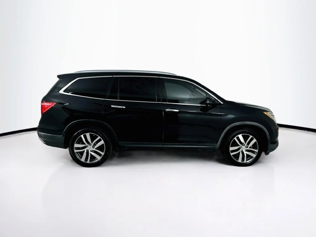 Certified Used 2017 Crystal Black Pearl Honda Touring image 9