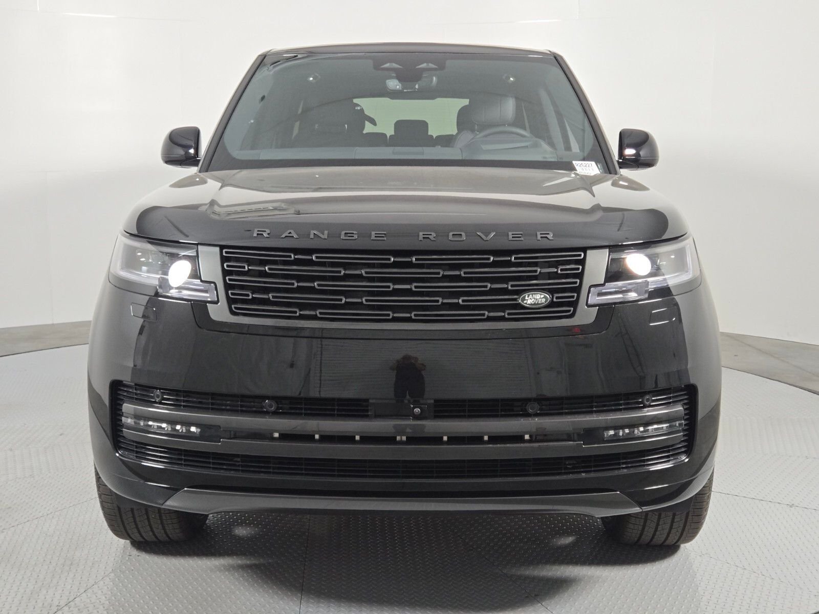 New 2026 Santorini Black Land Rover SE image 8