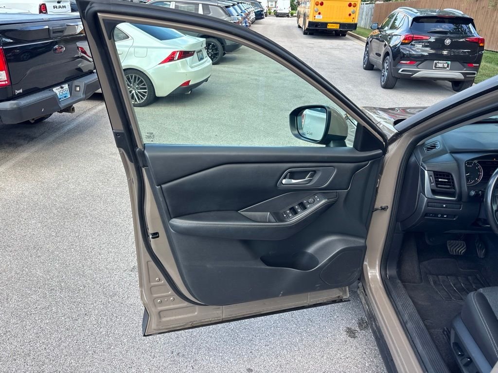 Certified Used 2025 Beige/tan Nissan SV image 23