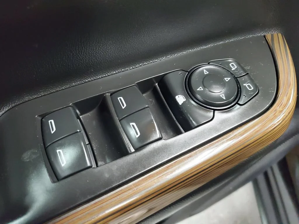 Used 2019 EBONY TWILIGHT METALLIC GMC SLE image 22