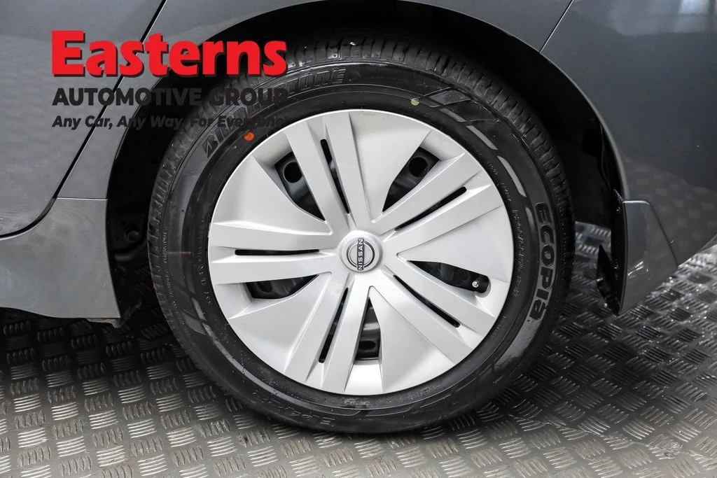 Used 2024 Gray Nissan S image 8