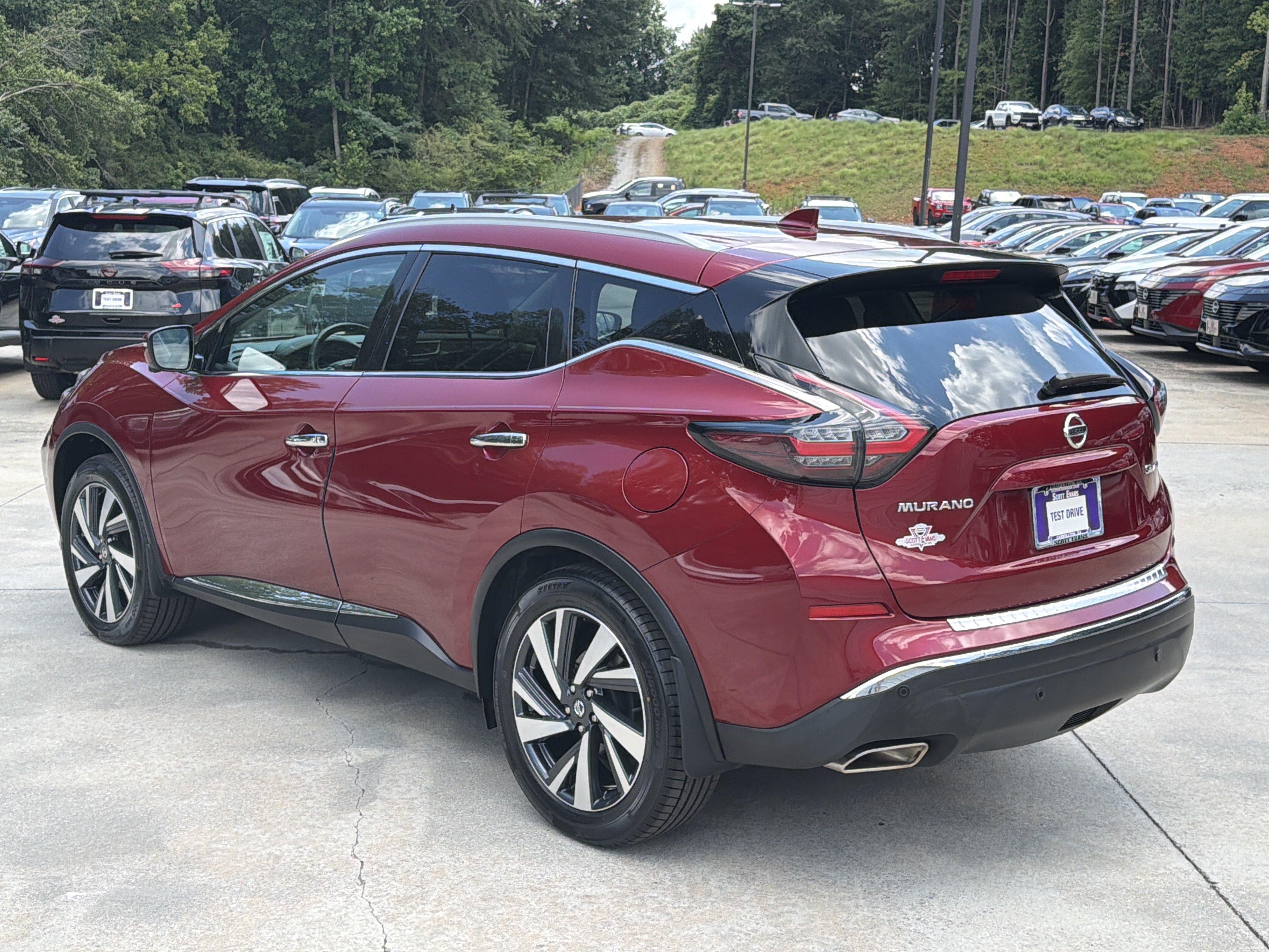 Used 2022 Scarlet Ember Tintcoat Nissan SL image 5